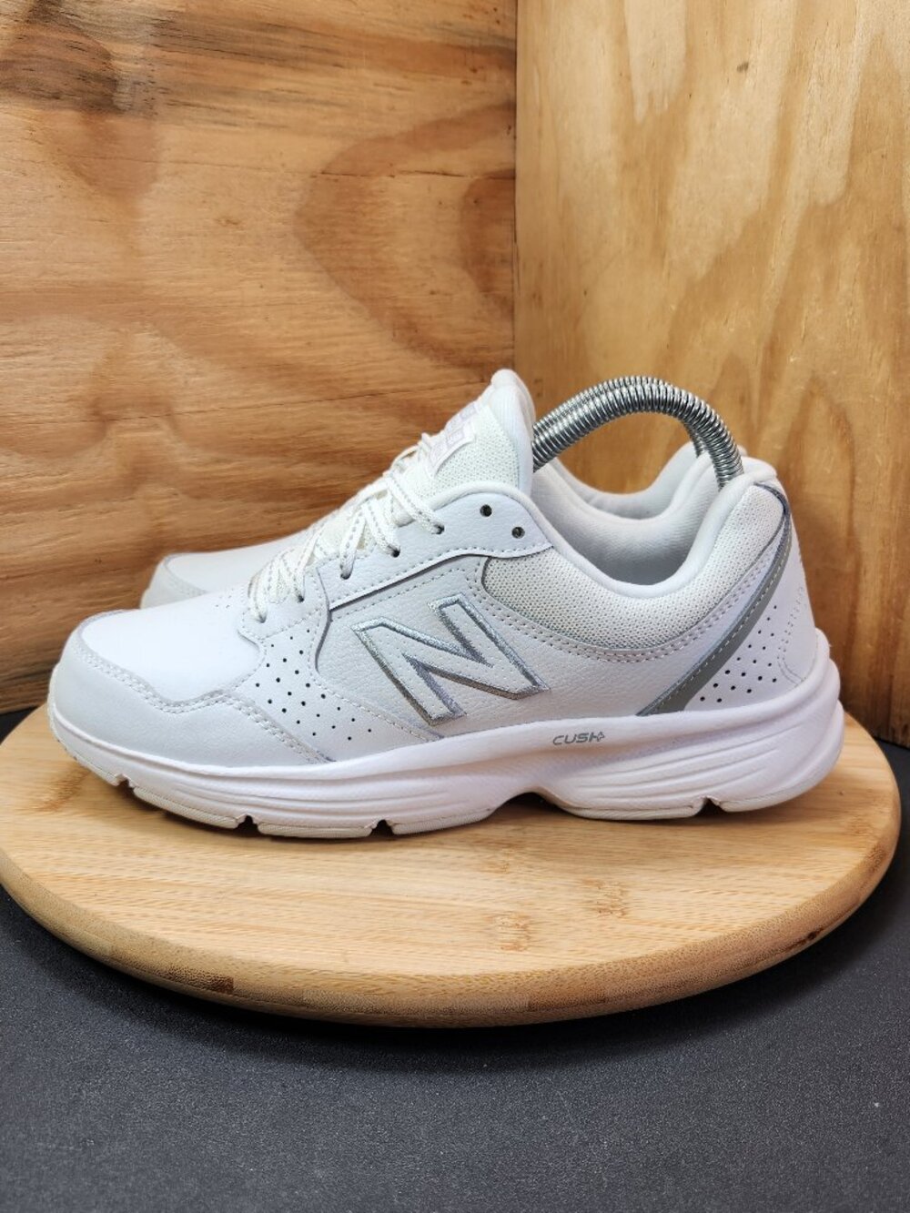 New Balance 411 V1 Womens White Walking Shoes Sneakers Size 9 Wide - Picture 4 of 10